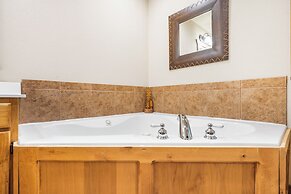 Baldknobber Ridge Escape - West Branson Cabin!