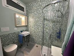 Bright new Apartment Between Beach and City Centre