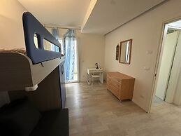 Bright new Apartment Between Beach and City Centre