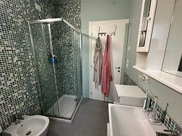 Bright new Apartment Between Beach and City Centre