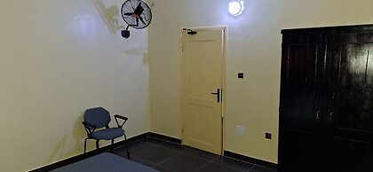 Room in Guest Room - Deluxe Twin Beds in Royal Blue Guest House and Ba