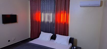 Room in Guest Room - Deluxe Twin Beds in Royal Blue Guest House and Ba