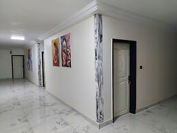 Room in Guest Room - Deluxe Twin Beds in Royal Blue Guest House and Ba