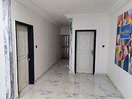 Room in Guest Room - Deluxe Twin Beds in Royal Blue Guest House and Ba