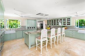 Waterfalls - 6 bed Peaceful and Secure Luxury