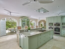 Waterfalls - 6 bed Peaceful and Secure Luxury