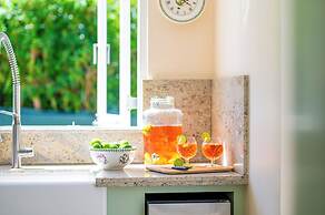 Waterfalls - 6 bed Peaceful and Secure Luxury