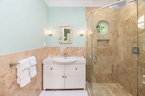 Waterfalls - 6 bed Peaceful and Secure Luxury