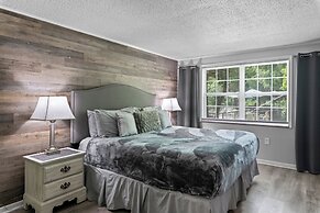 Modern 2br Condo in the Smokys!