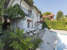 Exclusive Villa With Pool Near the Beach