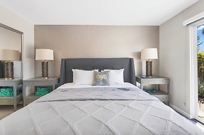 Oasis of Palm Springs