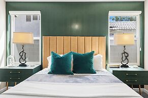 Oasis of Palm Springs