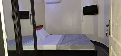 Room in Guest Room - Economy Twin Beds in Royal Blue Guest House and B