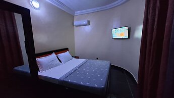 Room in Guest Room - Economy Twin Beds in Royal Blue Guest House and B