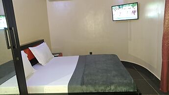 Room in Guest Room - Economy Twin Beds in Royal Blue Guest House and B