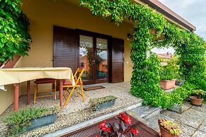 Crimson Apartment by Wonderful Italy