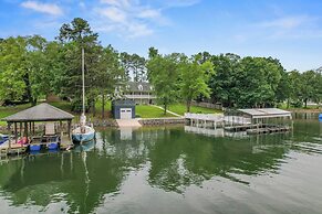 Lovin Lake Livin A Must-see!