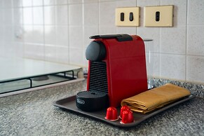 Scarlet Apartment with Garden