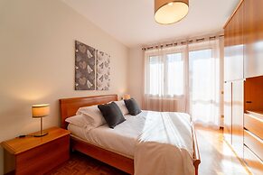 Scarlet Apartment with Garden