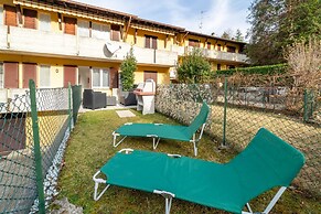 Scarlet Apartment with Garden