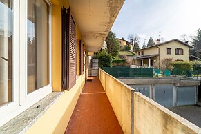 Scarlet Apartment with Garden