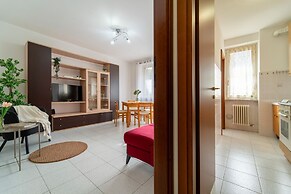 Scarlet Apartment with Garden