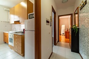 Scarlet Apartment with Garden