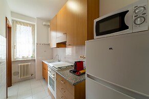 Scarlet Apartment with Garden