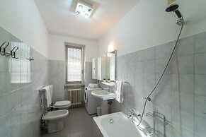 Scarlet Apartment with Garden