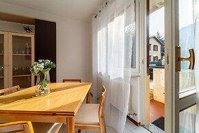 Scarlet Apartment with Garden