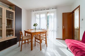 Scarlet Apartment with Garden