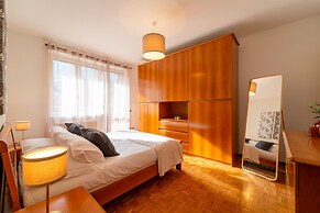 Scarlet Apartment with Garden