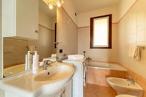 Willow Apartment with Lakeview