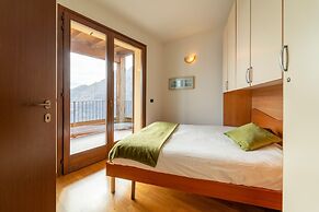 Willow Apartment with Lakeview