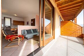 Willow Apartment with Lakeview