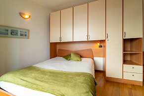 Willow Apartment with Lakeview