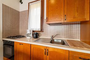 Willow Apartment with Lakeview