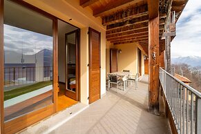 Willow Apartment with Lakeview