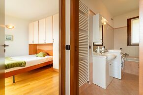 Willow Apartment with Lakeview