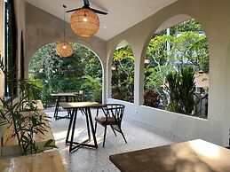 Mayong Bali Villa and Hostel