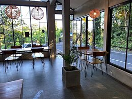 Mayong Bali Villa and Hostel