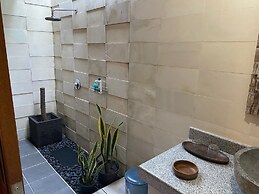 Mayong Bali Villa and Hostel