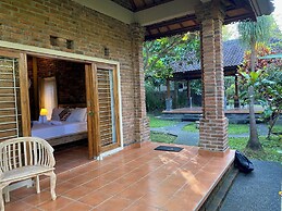 Mayong Bali Villa and Hostel