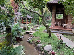 Mayong Bali Villa and Hostel