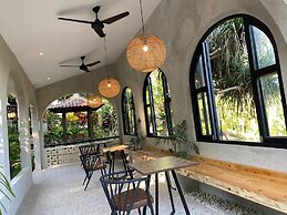 Mayong Bali Villa and Hostel