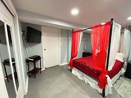 Nice Three Bedroom apt at 25 Minutes to New York Excellent bus Transpo