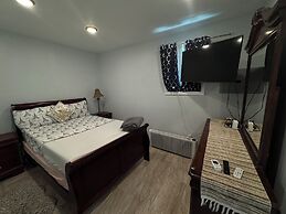 Nice Three Bedroom apt at 25 Minutes to New York Excellent bus Transpo