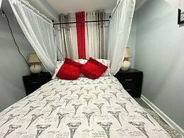 Nice Three Bedroom apt at 25 Minutes to New York Excellent bus Transpo