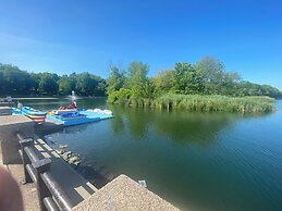 Nice Three Bedroom apt at 25 Minutes to New York Excellent bus Transpo