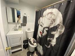 Nice Three Bedroom apt at 25 Minutes to New York Excellent bus Transpo